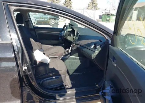 2017 Hyundai Elantra Value Edition z USA, uszkodzony, nr VIN 5NPD84LF1HH140316